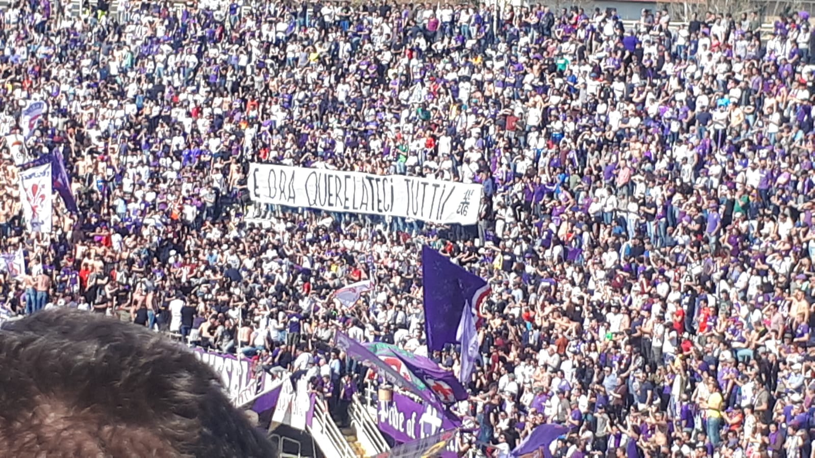 VIDEO, la Fiesole canta contro i Della Valle, la maratona fischia. Strappo tifo viola in diretta tv