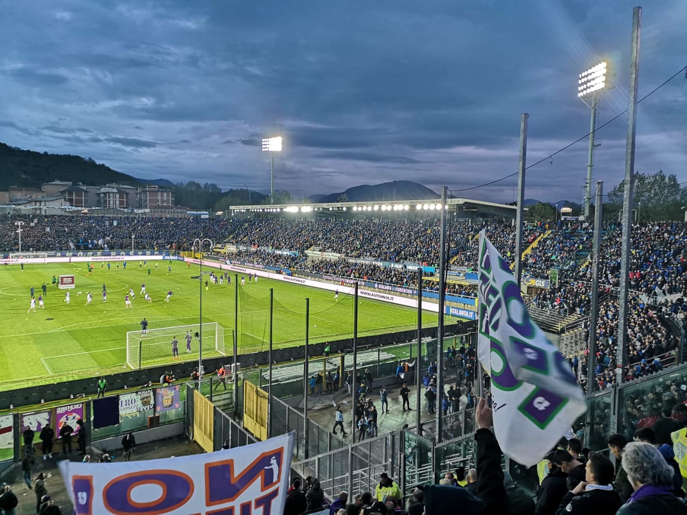 Qui Bergamo: piccoli scontri tra i tifosi viola in contestazione contro i Della Valle e la polizia