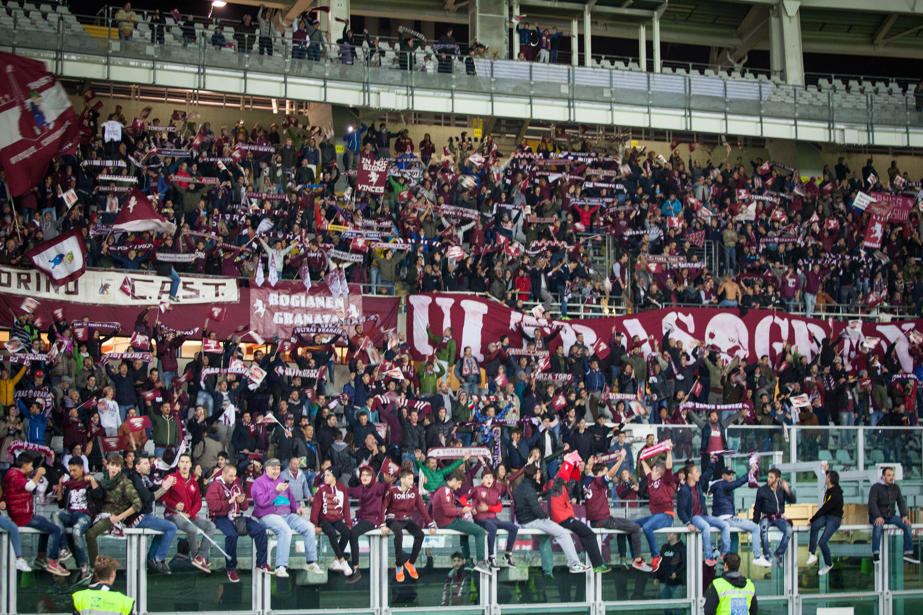 Il Torino batte il Genoa 1-0 ma i tifosi non soddisfatti continuano la protesta contro la squadra