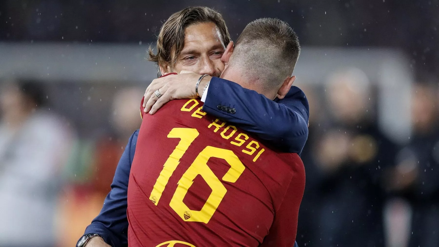 De Rossi, i senatori e la congiura contro Totti, lo volevano fuori da Trigoria. E DDR minacciò la società…