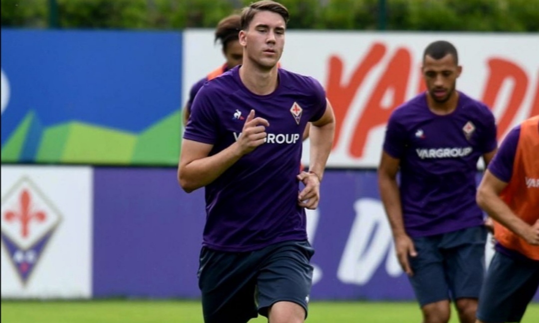 Vlahovic: “In allenamento arrivo per primo e vado via per ultimo. Chiesa per me è un modello”