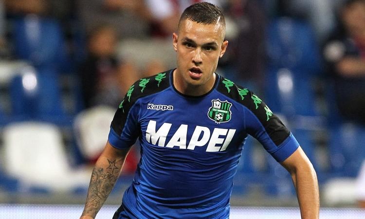 Lirola ha accettato la Fiorentina, ma il Sassuolo chiede ai viola una montagna di soldi