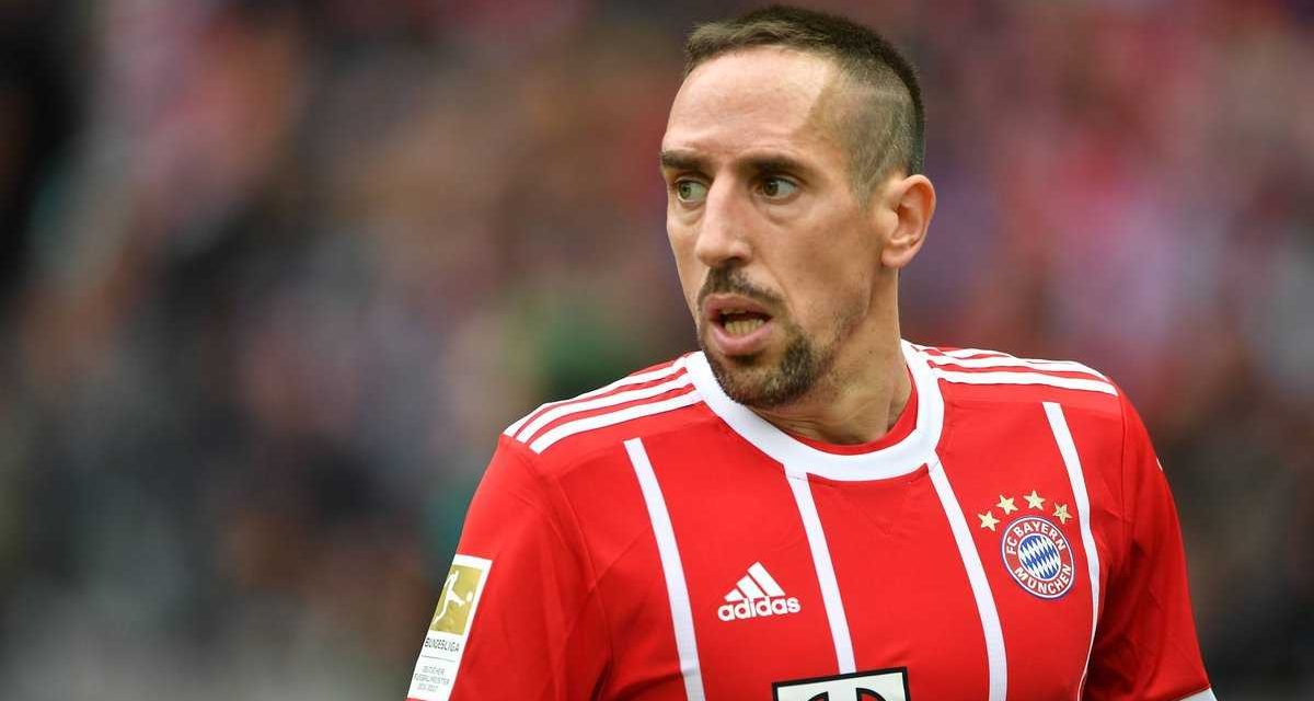Calciomercato Fiorentina, viola scatenati: ricca offerta per un attaccante Calciomercato Fiorentina, viola scatenati: ricca offerta per un attaccante