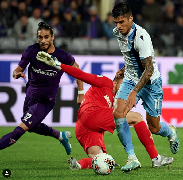 Sconfitta beffa nel finale: la Lazio passa a Firenze (1-2). Da un fallo su Sottil il gol del successo biancoceleste