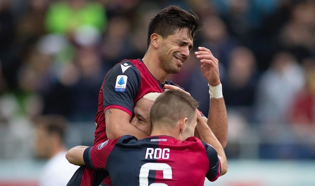 Simeone segna, piange e dedica il gol ad Astori con il saluto al capitano