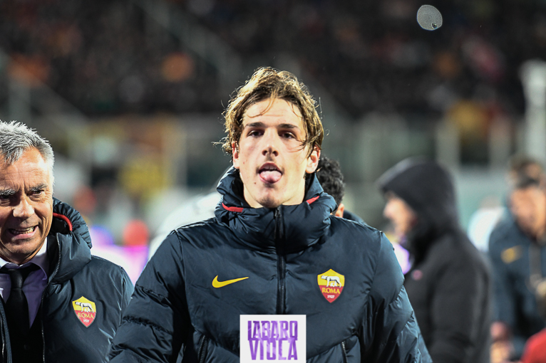 FOTO, Zaniolo irride la Curva Fiesole, linguaccia e sorriso in faccia ai tifosi viola a fine partita