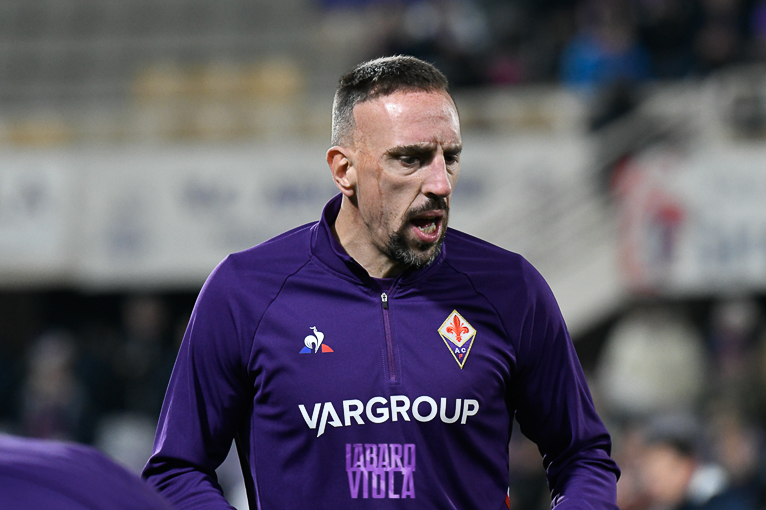 Ribery costretto a lasciare il match dopo la scivolata di Tachtsidis. Oggi gli esami diagnostici