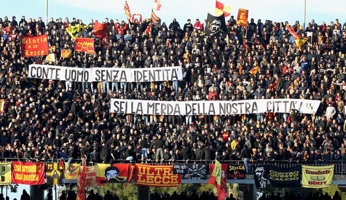 Tifosi Lecce: “Conte uomo senza identità, sei la m…a della nostra città” 