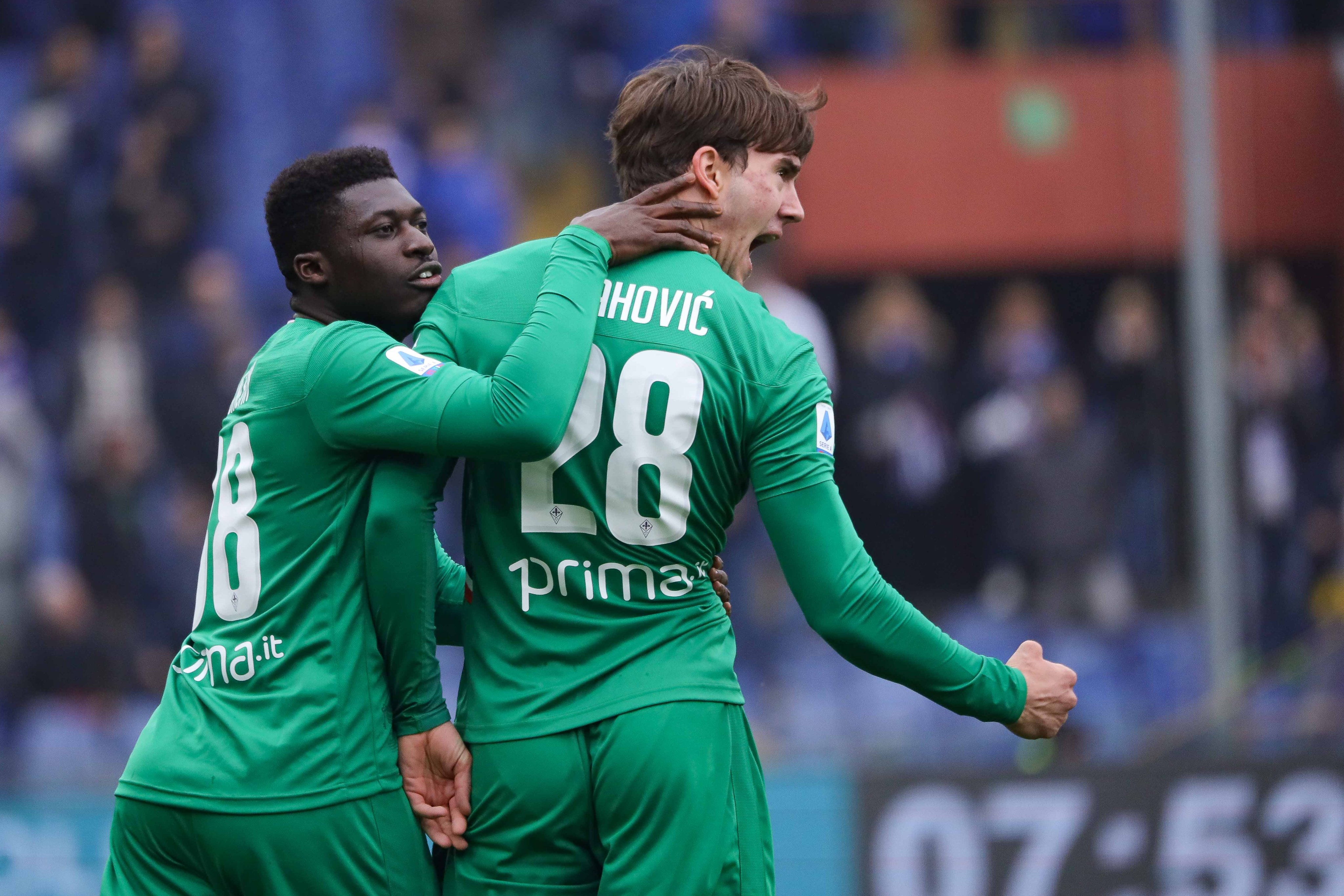 Vlahovic e il suo amore per Ibrahimovic. Roma e Napoli pronte a pazzie per lui. Ma il rinnovo è vicino