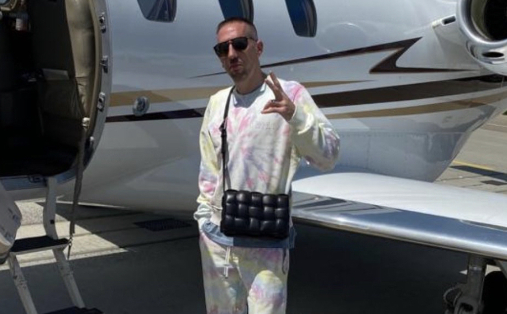 (FOTO): Ribery in volo verso Firenze: la Fiorentina è pronta a riabbracciarlo