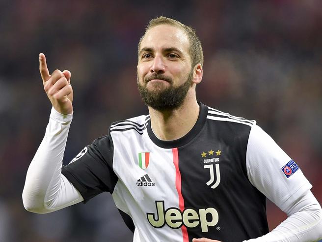 Da casa Juve, la Fiorentina pensa ad Higuain, colpo possibile a parametro zero, l’indiscrezione