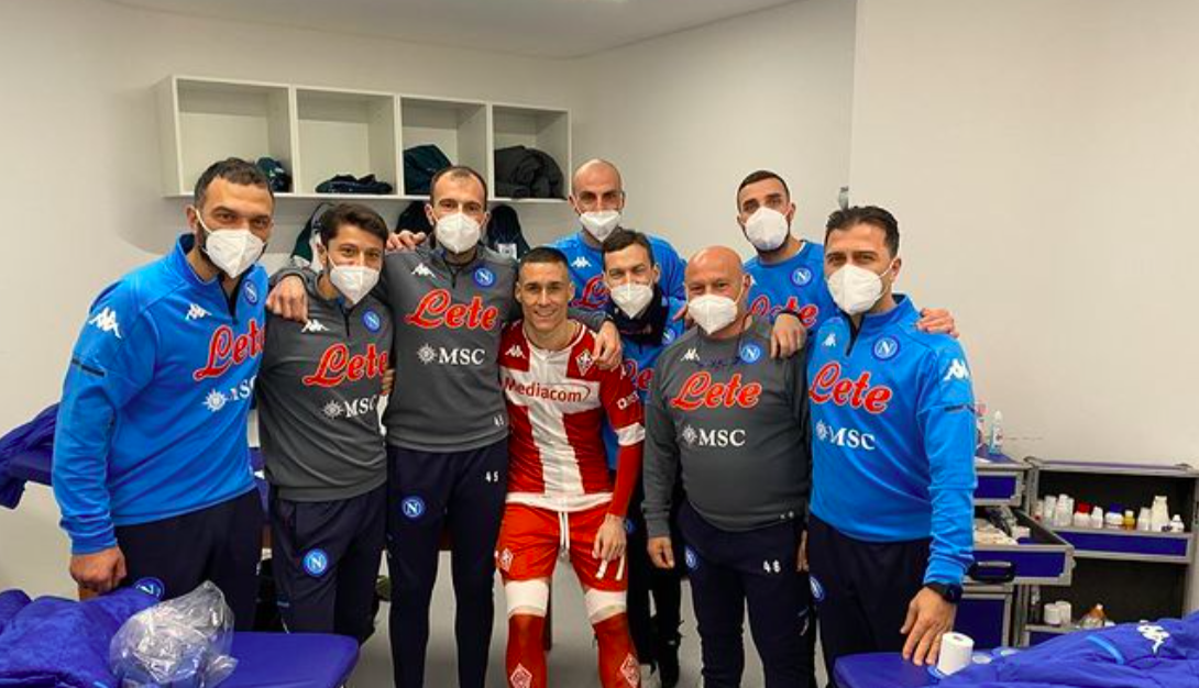 Callejon è tornato a “casa”, lo staff medico del Napoli ha voluto una foto ricordo