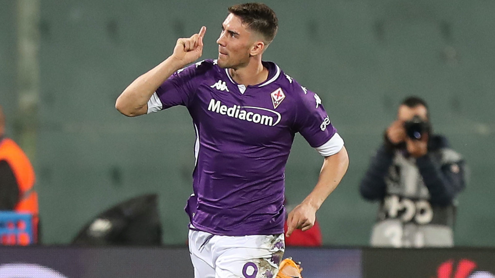Vlahovic, cerca il decimo centro contro la squadra che più lo cerca. E sullo sfondo resta il rinnovo