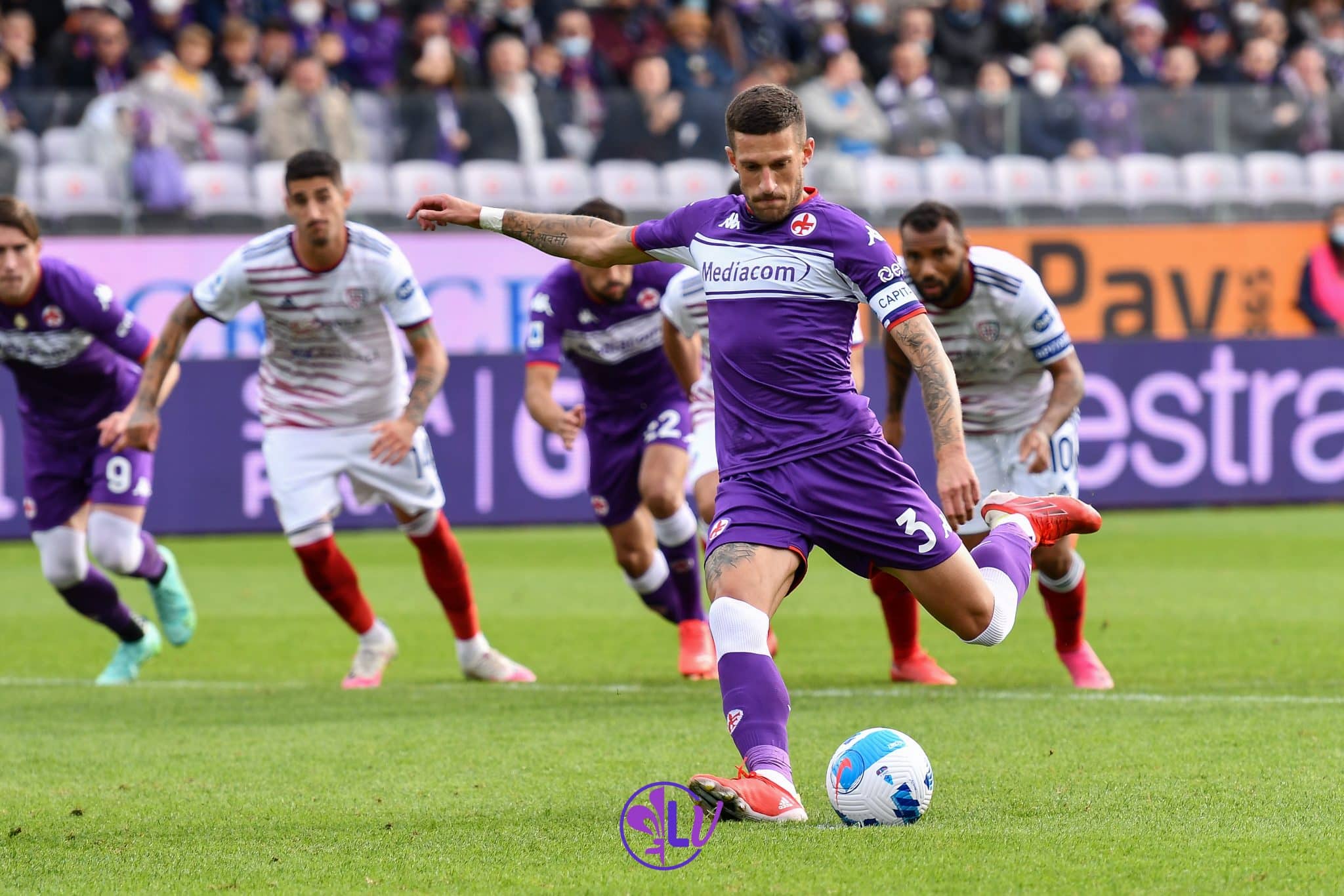 Al 20′ Fiorentina-Cagliari 1-0. Vlahovic rifiuta di tirare il rigore, Biraghi firma la rete