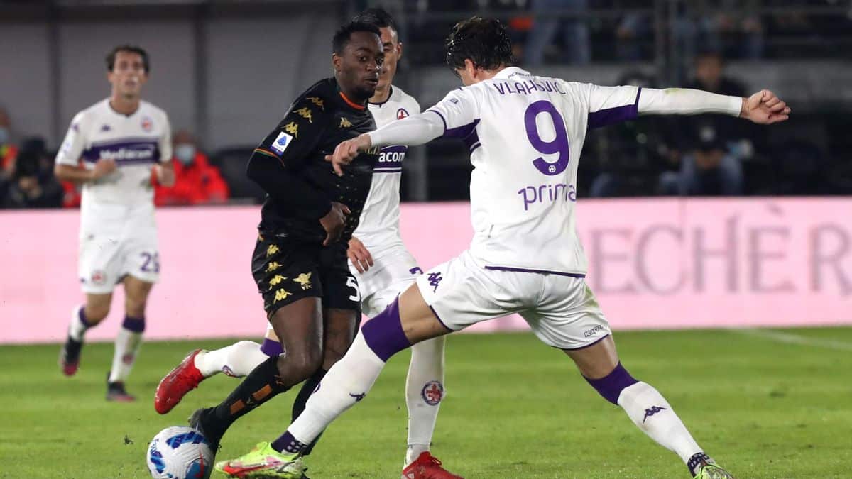 Gazzetta, Vlahovic, gara deludente: insulti da parte di un gruppo di tifosi viola a fine partita