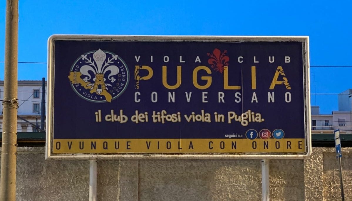 Bari viene colorata di Viola dai tifosi della Fiorentina del Viola Club Conversano, le immagini