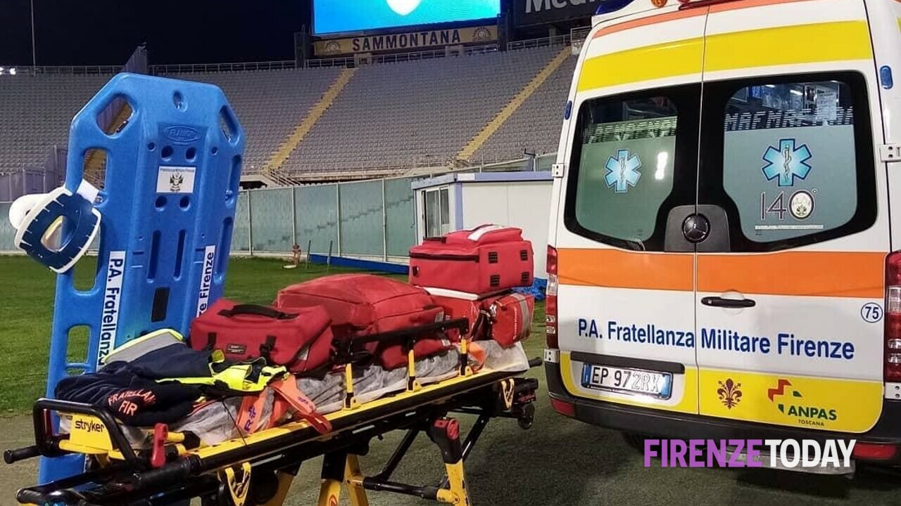 Grave malore per un tifoso della Fiorentina in tribuna durante la partita contro il Milan