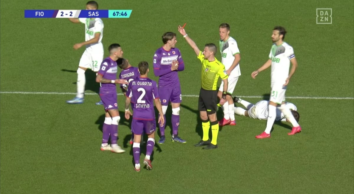 Nessuna punizione per l’arbitro di Fiorentina-Sassuolo, per l’AIA il rosso a Biraghi è giusto