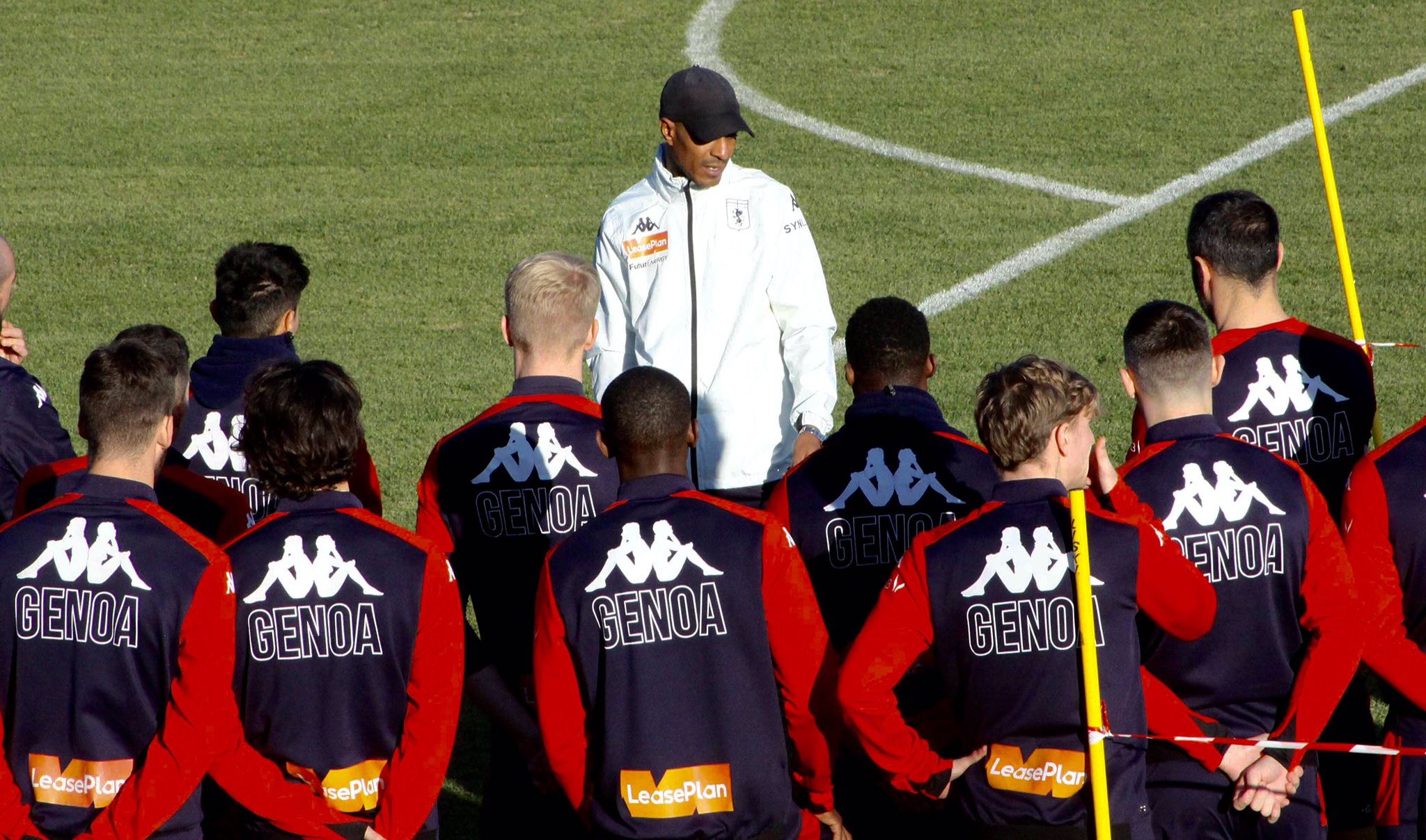 Genoa comunica: “Positivo al Covid un calciatore ma non ha partecipato alla trasferta di Firenze”