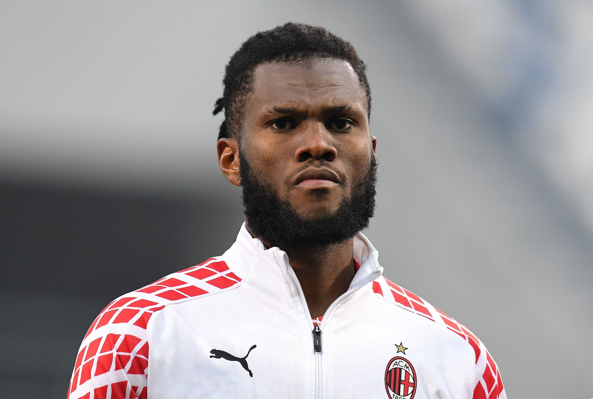 Altri Vlahovic crescono, Kessiè promette il rinnovo poi sparisce. Tifosi del Milan lo fischiano a San Siro