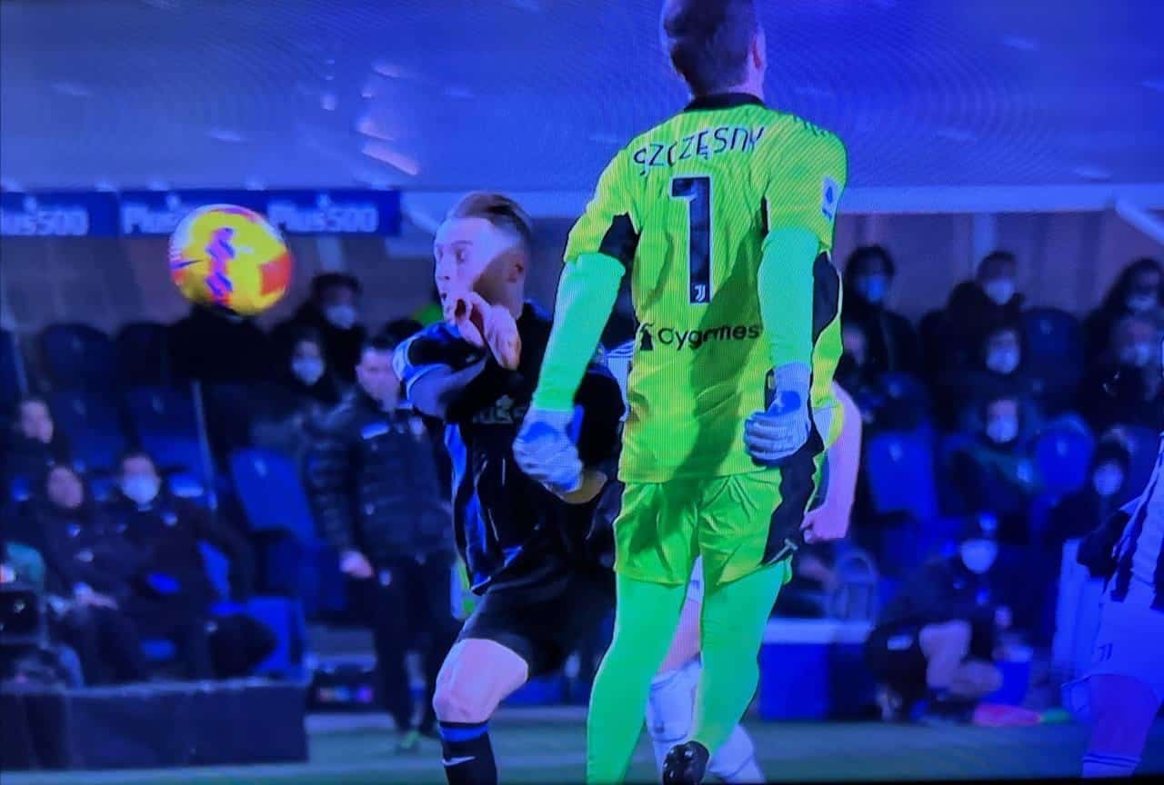 Szczesny non era da rosso, mancano parametri DOGSO. Manca un rosso ad Hateboer. De Ligt non fa fallo di mano