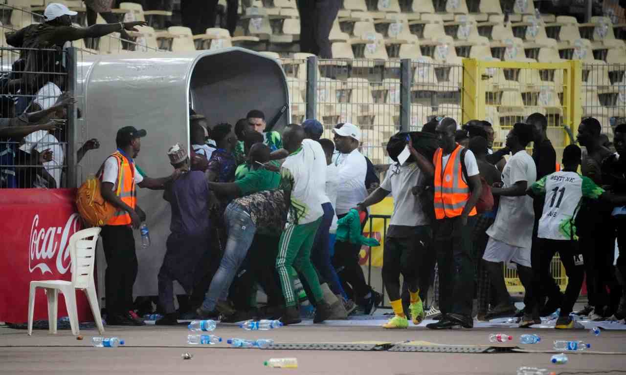 Nigeria-Ghana finisce in tragedia, nei violenti scontri un medico zambiano viene ucciso dalla folla