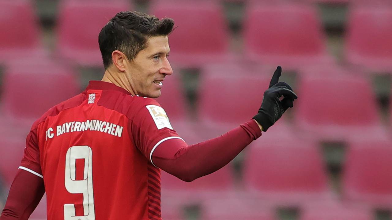Che errore del Bayern, Coman non si accorge della sostituzione e giocano in 12, poi lo stop del Var