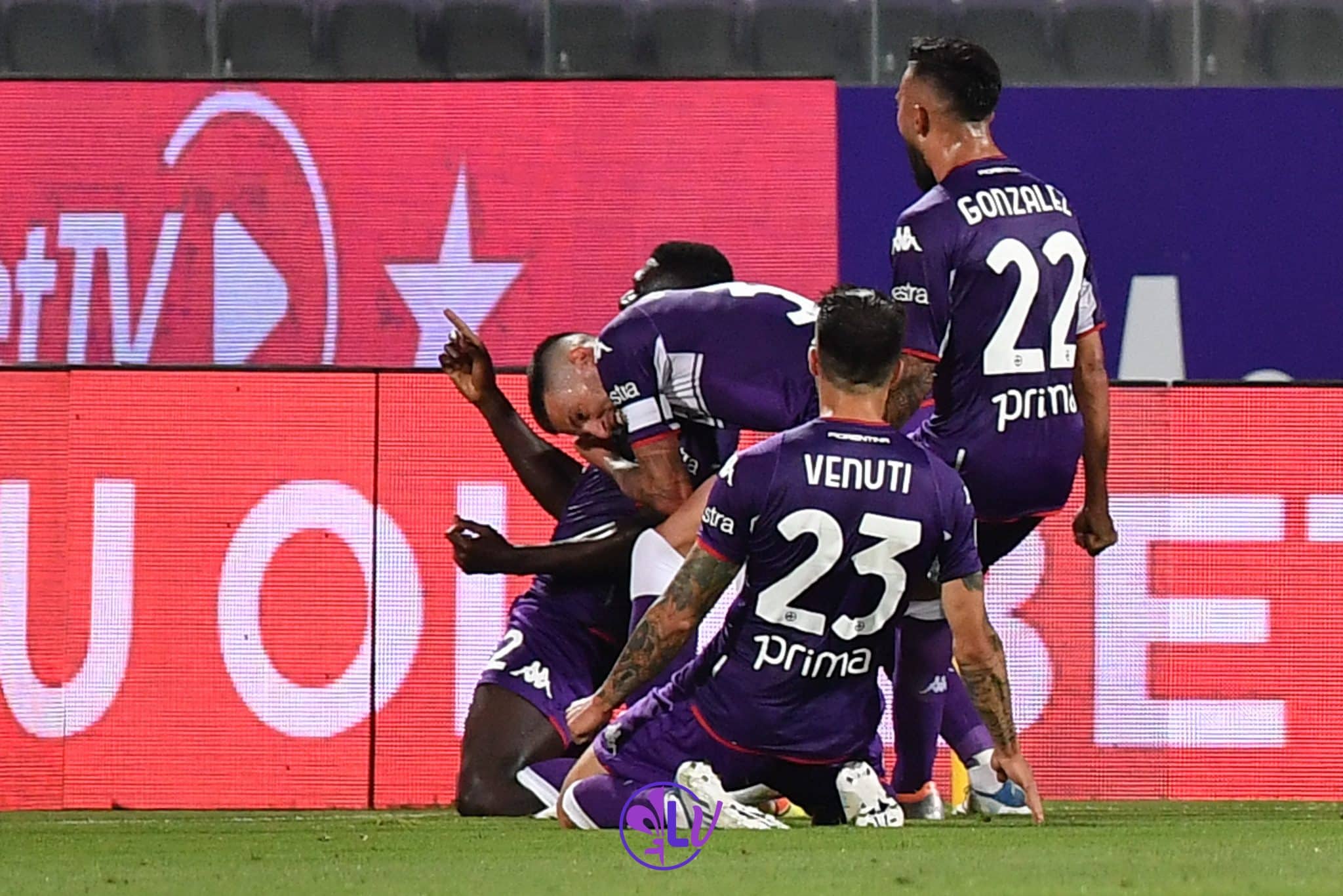 Tutti in piedi al Franchi, la Fiorentina vola in Europa. I viola battono la Juve 2-0