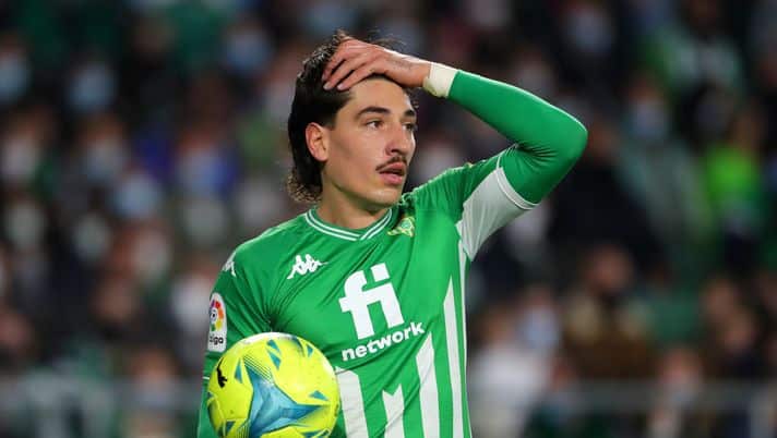 Dalla Spagna, la Fiorentina ha fatto un’offerta per Bellerin, ma il giocatore vorrebbe restare al Betis