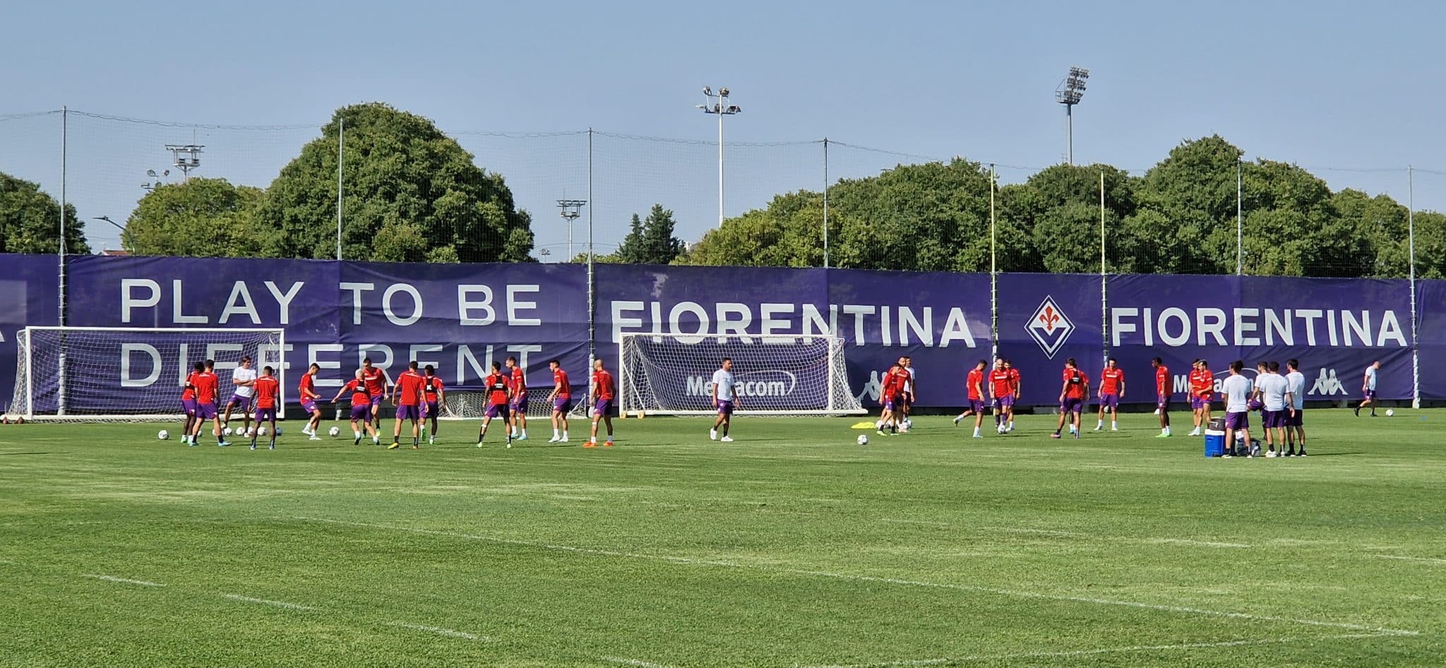 Allenamento in vista di Fiorentina-Twente. Assenti Igor e Zurkowski