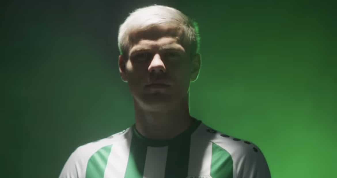 Kokorin presentato come una star dal Limassol: musica, effetti speciali e palleggi da brasiliano