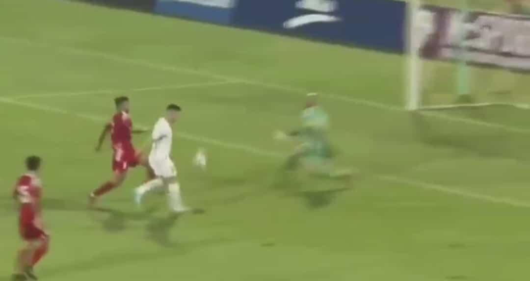 Assist di Vlahovic, palla a Jovic che segna con un pallonetto. Il video del gol del centravanti viola