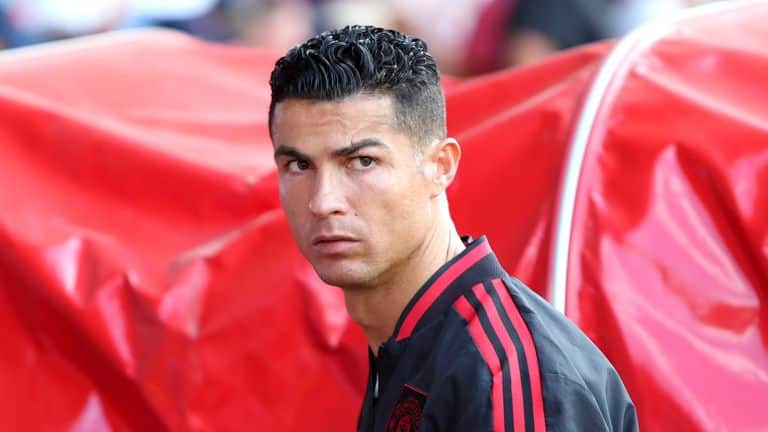 Il Manchester United scarica ufficialmente CR7. Adesso chiunque ne può approfittare per ingaggiarlo