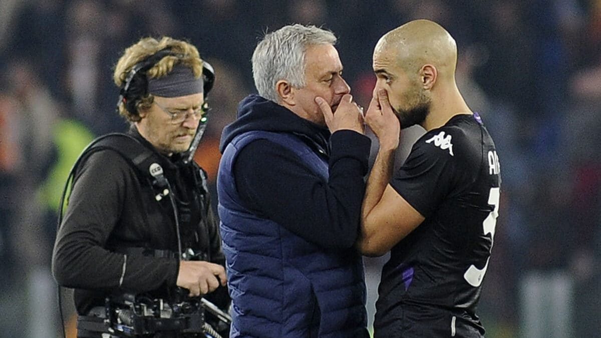 Da Roma sognano Amrabat dopo le immagini con Mourinho: “Se vieni ti dò anche le chiavi di casa”