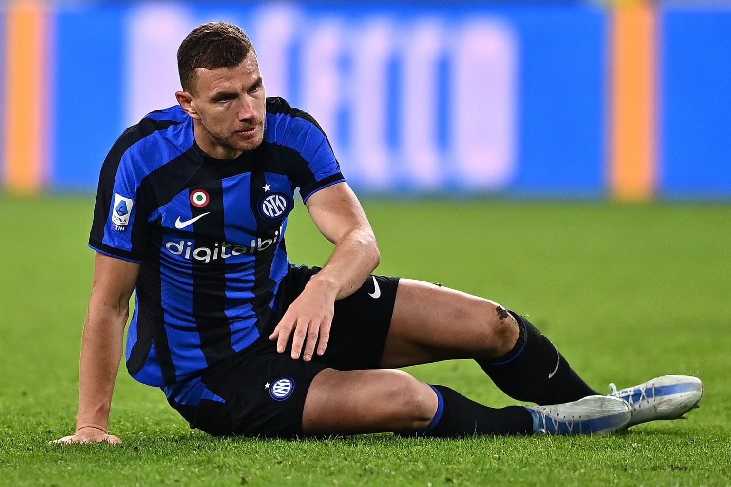 Dzeko tiene in ansia l’Inter: problemi alla schiena. Salterà la sfida con la Fiorentina?