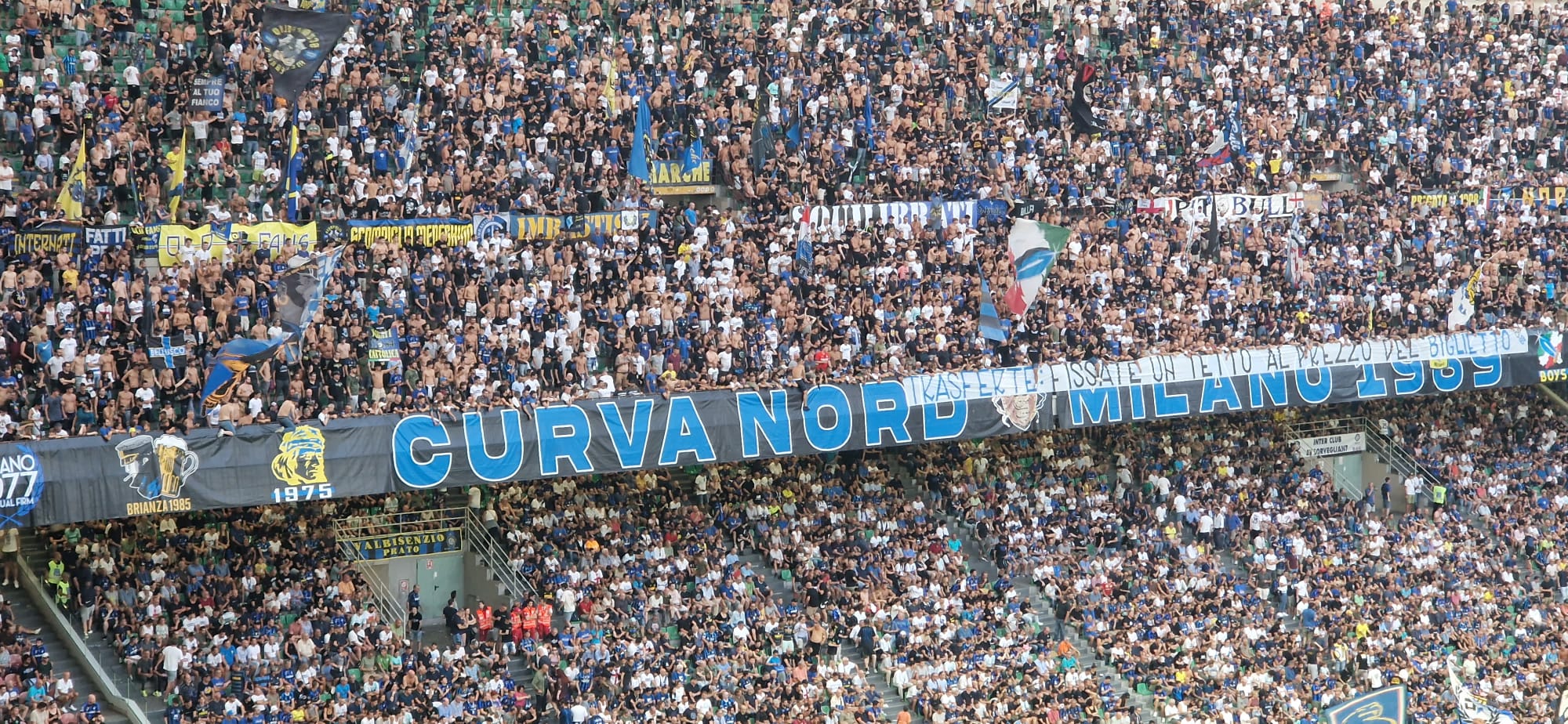 La Curva Nord dell’Inter canta: “Biraghi uno di noi”. Il capitano della Fiorentina batte la mano sul cuore