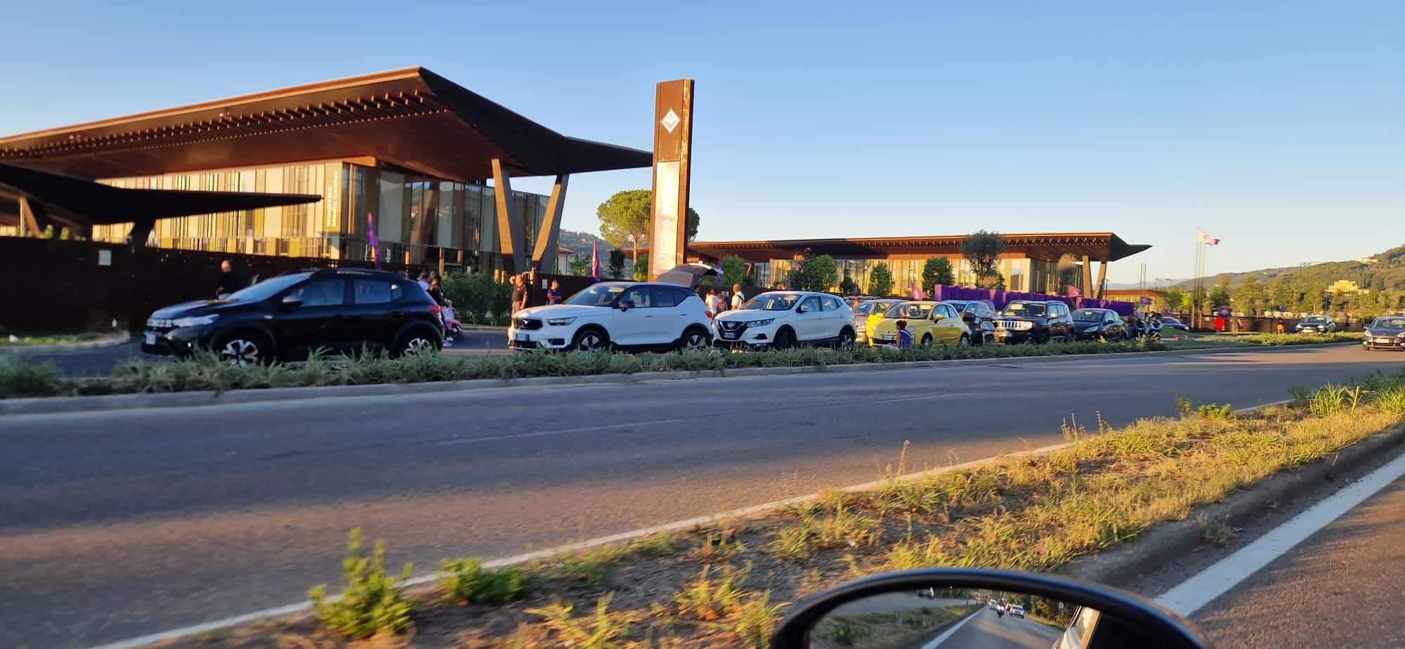 Investito giovane giocatore della Fiorentina fuori al Viola Park, nulla di grave. Sul posto polizia e ambulanza