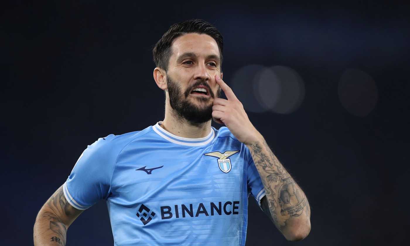 Sarri tentato dallo schierare Kamada contro la Fiorentina, ma non può mettere in panchina Luis Alberto