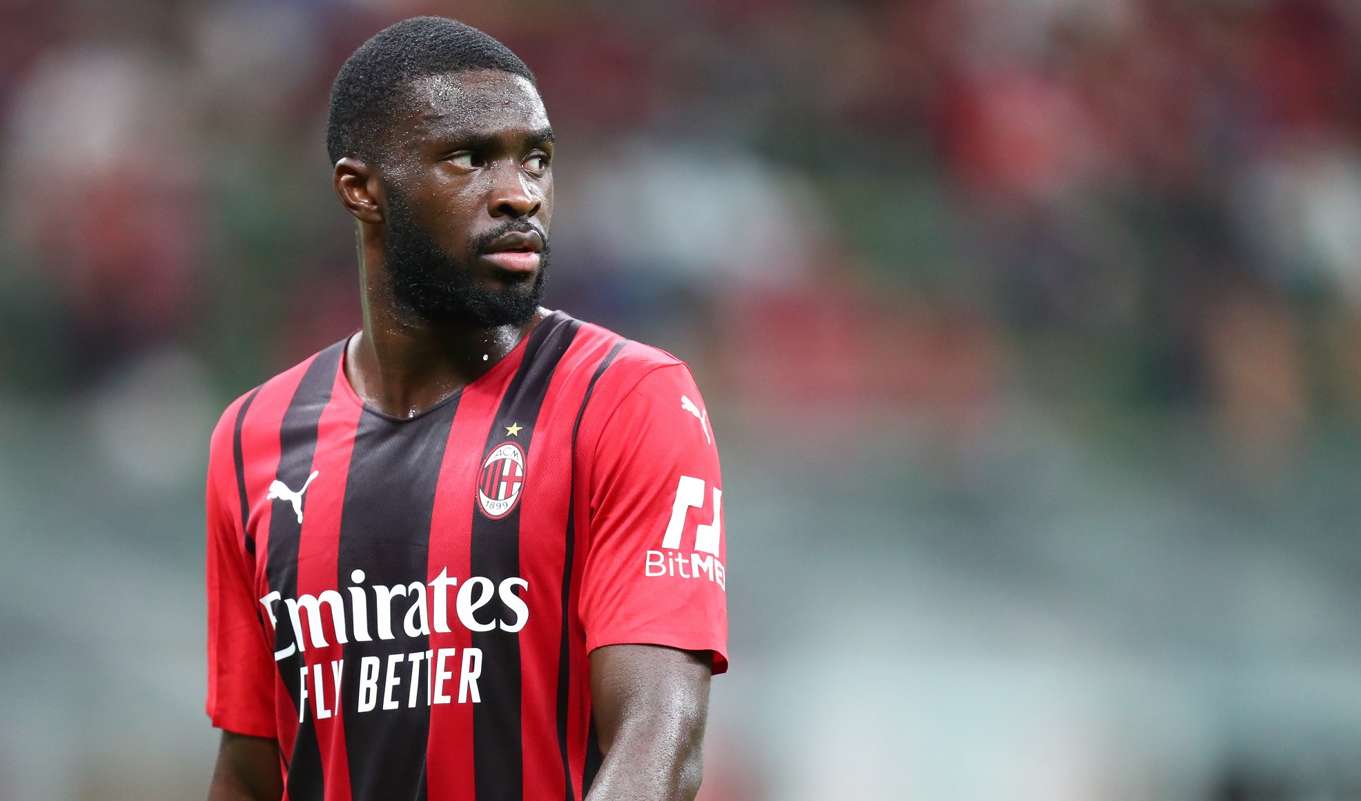 Il Milan rivuole indietro Tomori dalla nazionale. La scusa è una botta subita, Pioli spera per la Fiorentina
