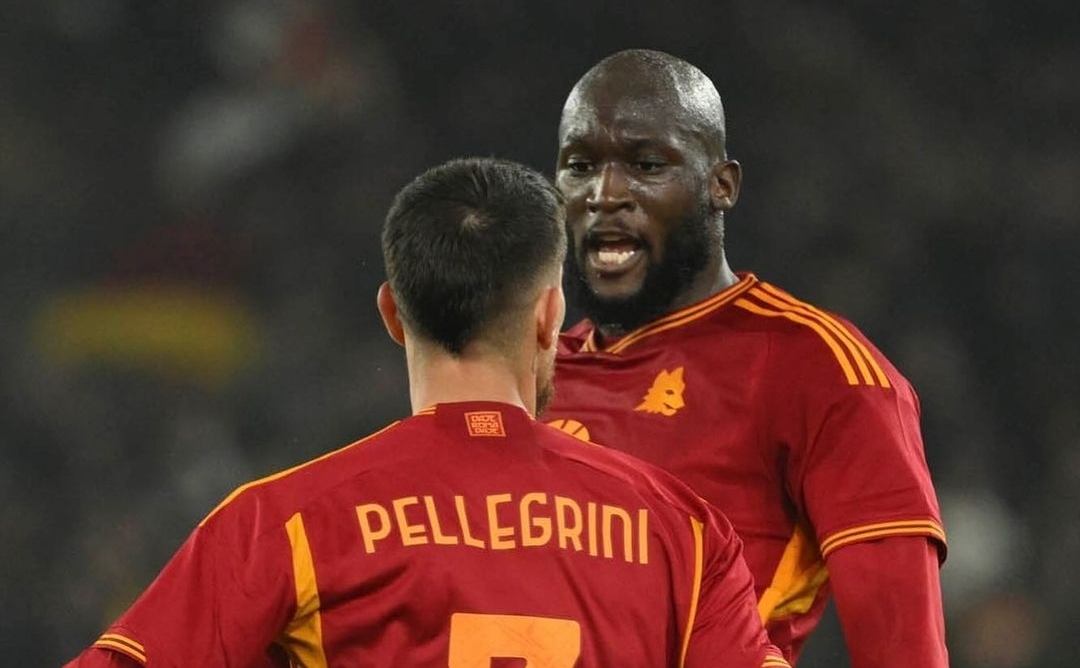 La Roma vince grazie all’arbitro, rosso severissimo al Napoli. La Fiorentina prende punti su Mazzarri