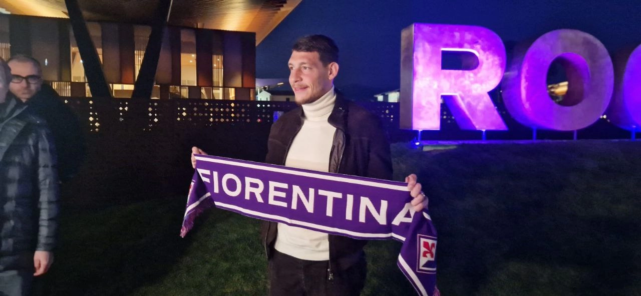 Belotti è arrivato al Viola Park. La Fiorentina ha il suo nuovo attaccante. Il video