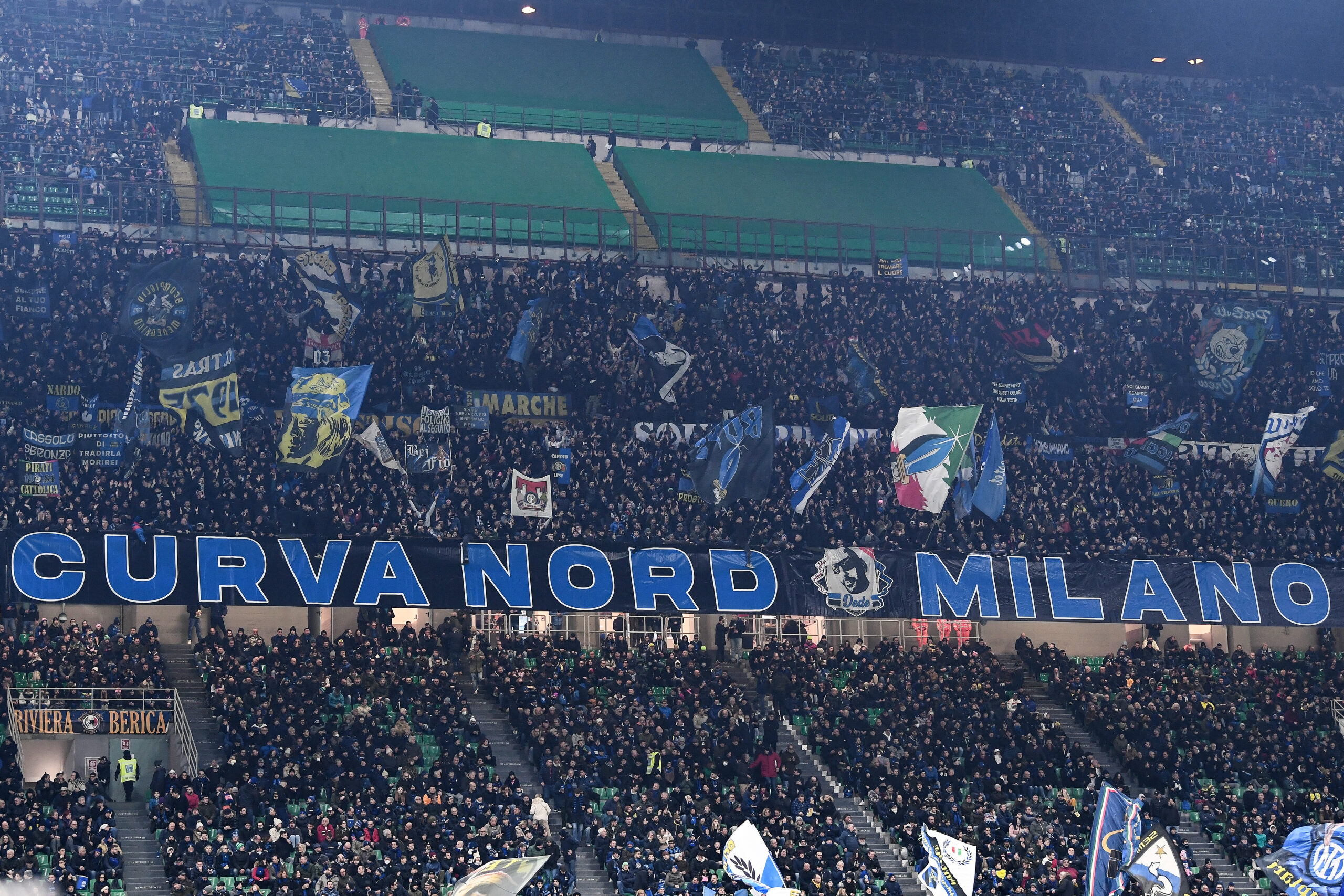 Indagine smaschera la Curva dell’Inter, attività criminale. Finte onlus con politici di destra e bagarinaggio
