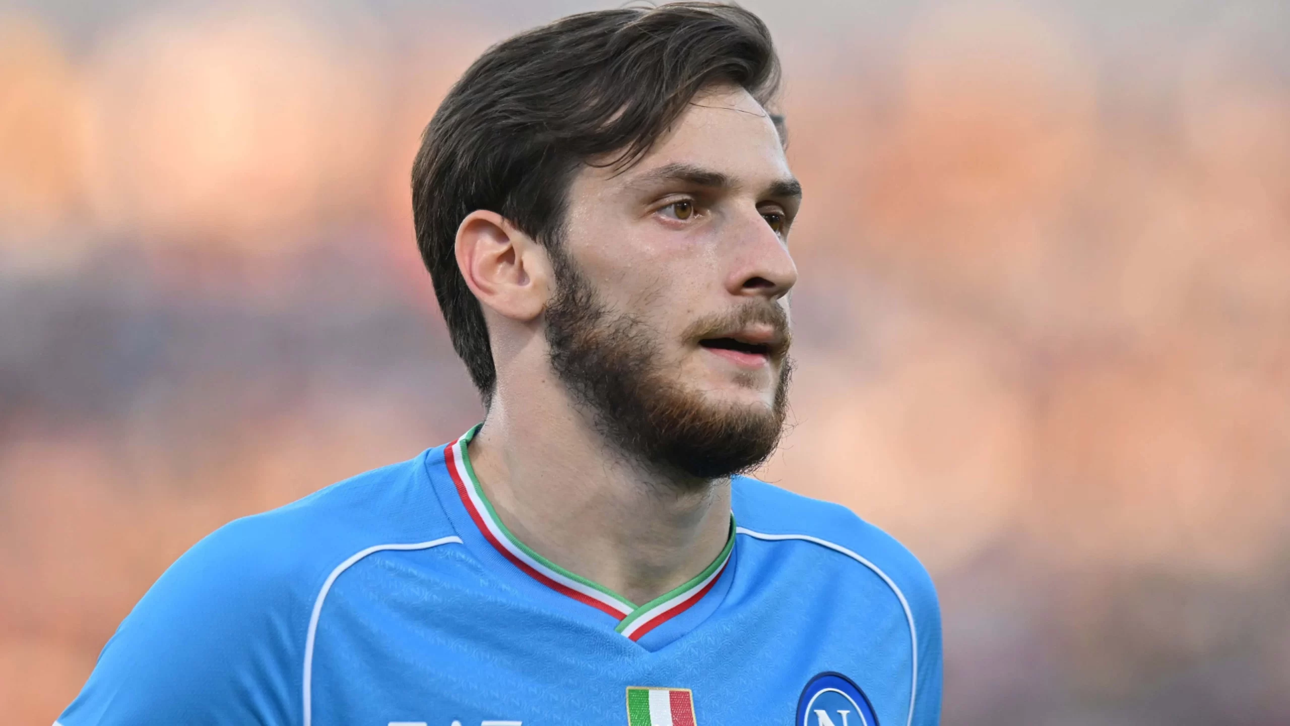 Tegola per il Napoli di Conte: infortunio al ginocchio per Kvara. A rischio per la Fiorentina