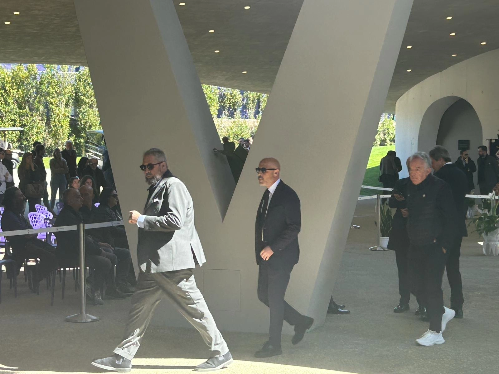 Vincenzo Italiano alla camera ardente per l’ultimo saluto a Joe Barone. Con lui anche Ivano Tito