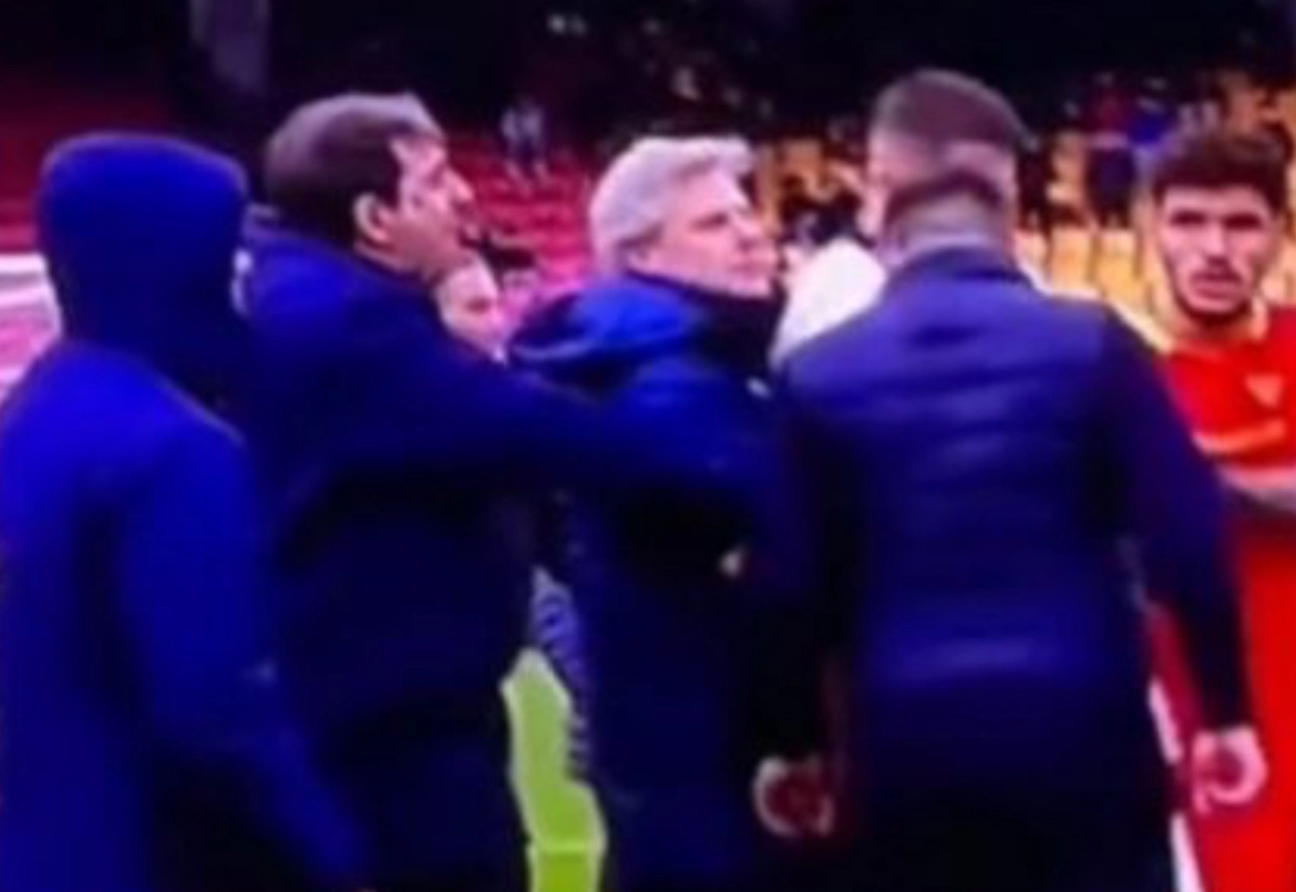 Rissa al fischio finale di Lecce-Verona, follia di D’Aversa che dà una testata a Henry