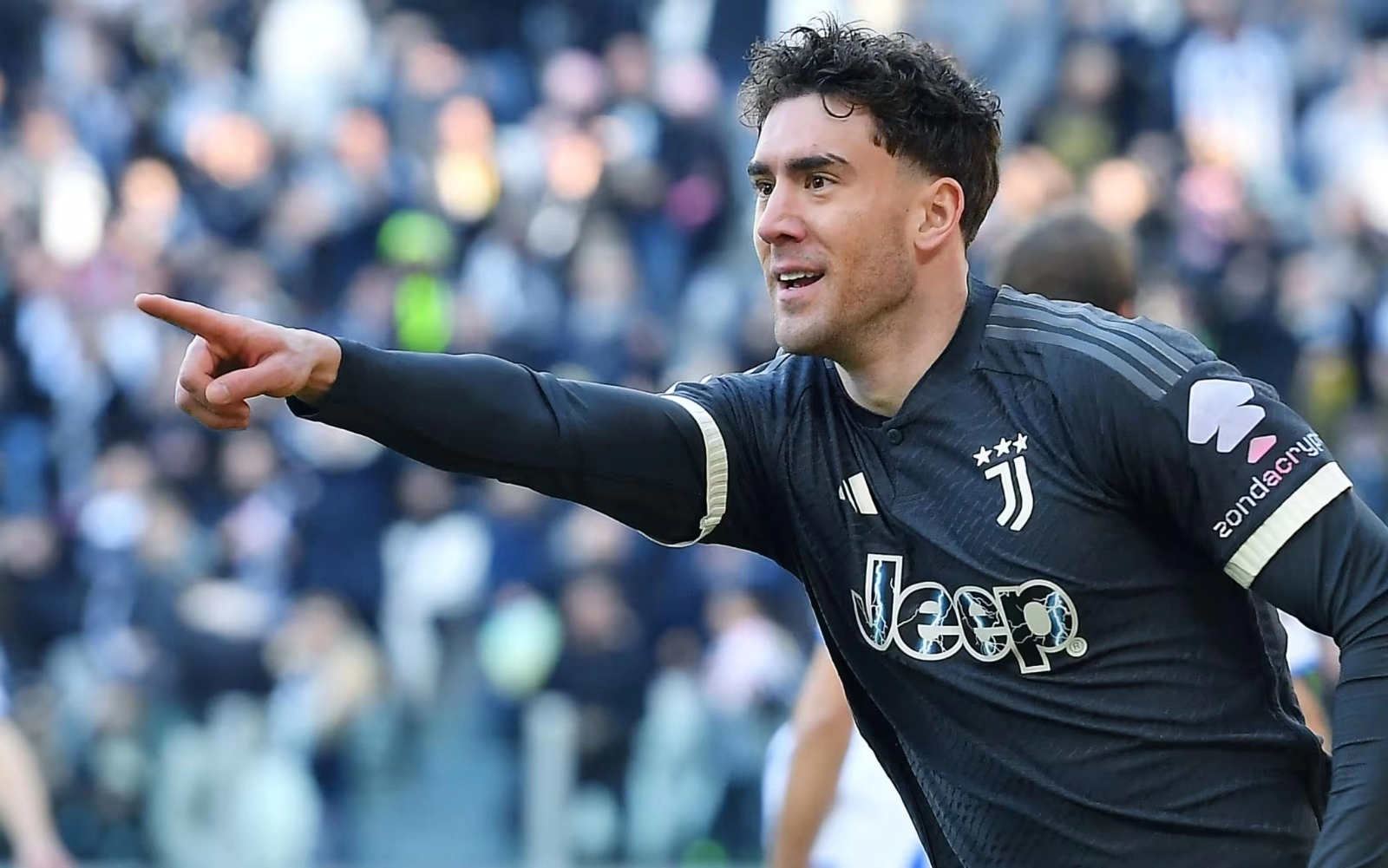 Vlahovic: “Trasferirmi dalla Fiorentina alla Juventus un grande cambiamento, che bella la presentazione”