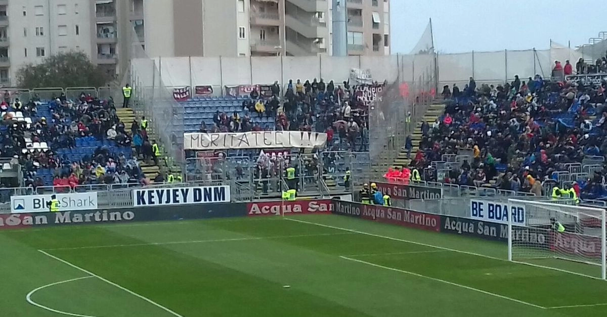 I tifosi della Fiorentina non vanno a Cagliari? Il club sardo apre il settore ospiti per i propri tifosi