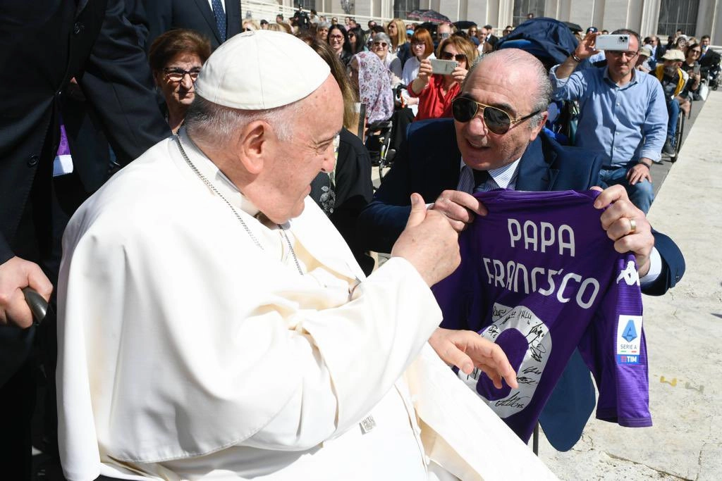 È morto Papa Francesco. Ieri l’ultimo saluto nel giorno di Pasqua. Anche la Fiorentina esprime cordoglio