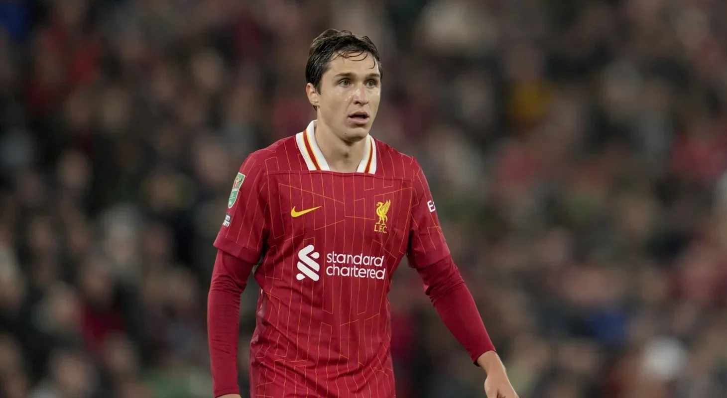 Chiesa cercato dal Besiktas e dall’Arabia ma preferisce restare al Liverpool fuori dalla lista Champions