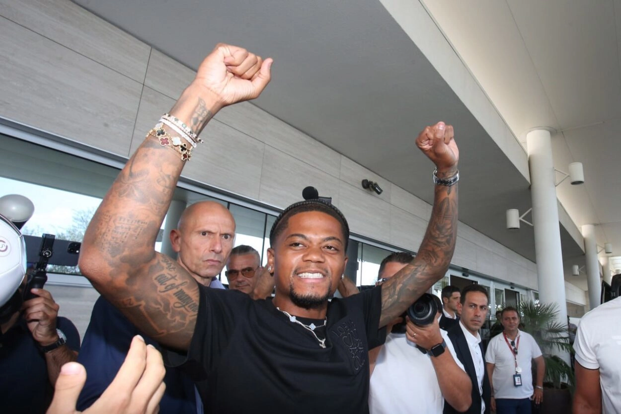 Colpo da Champions per la Roma: arriva Bailey. Grande accoglienza all’aeroporto per l’attaccante